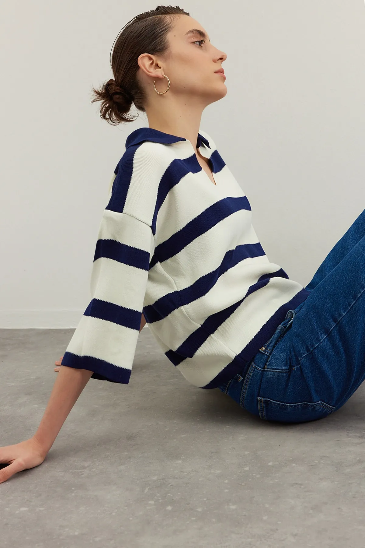 Trendyol Collection  Marineblauer Basic-Strickpullover mit Streifen TWOAW23BZ00001