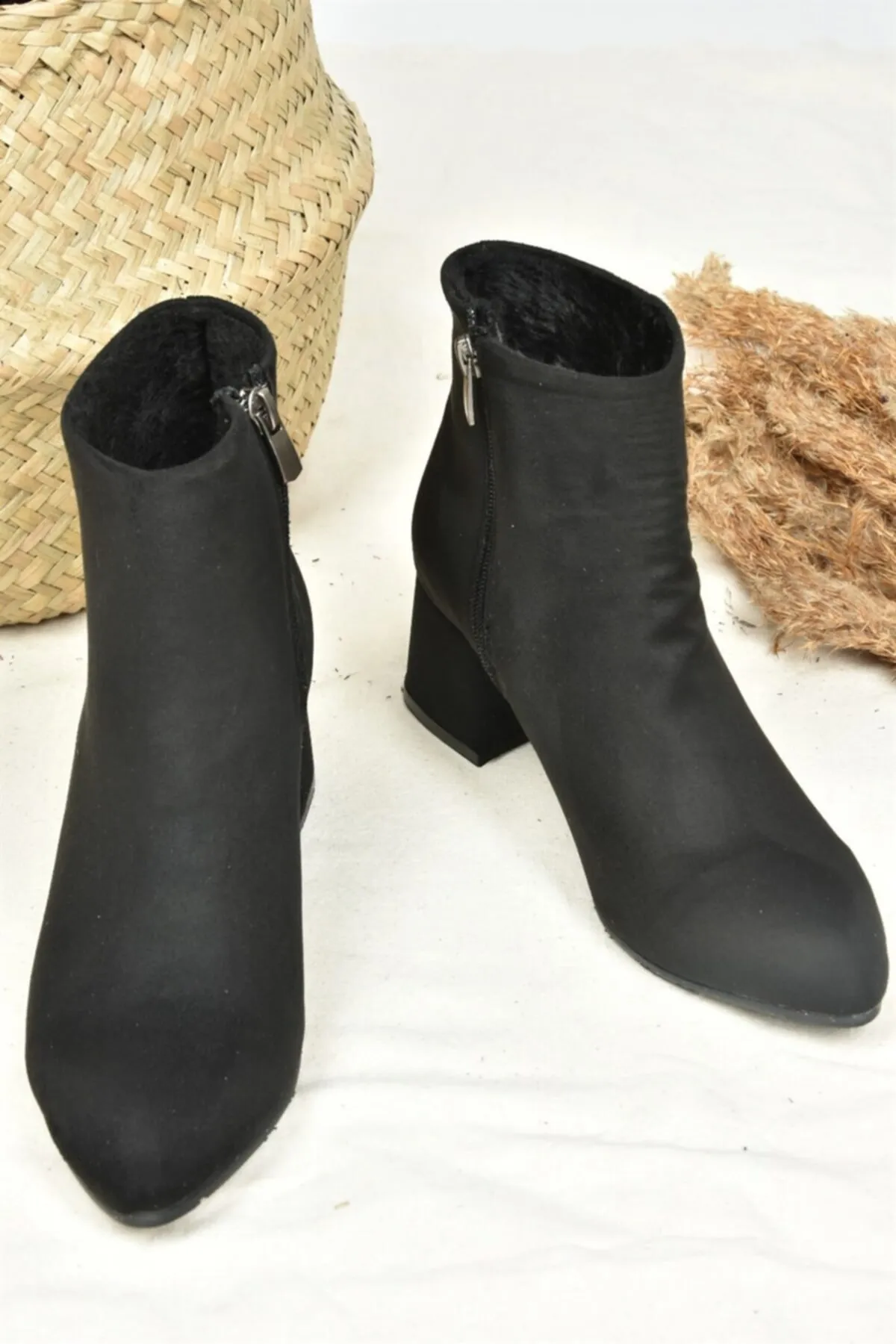 Fox Shoes  Schwarze Wildleder-Damenstiefel mit kurzem Absatz L276852402