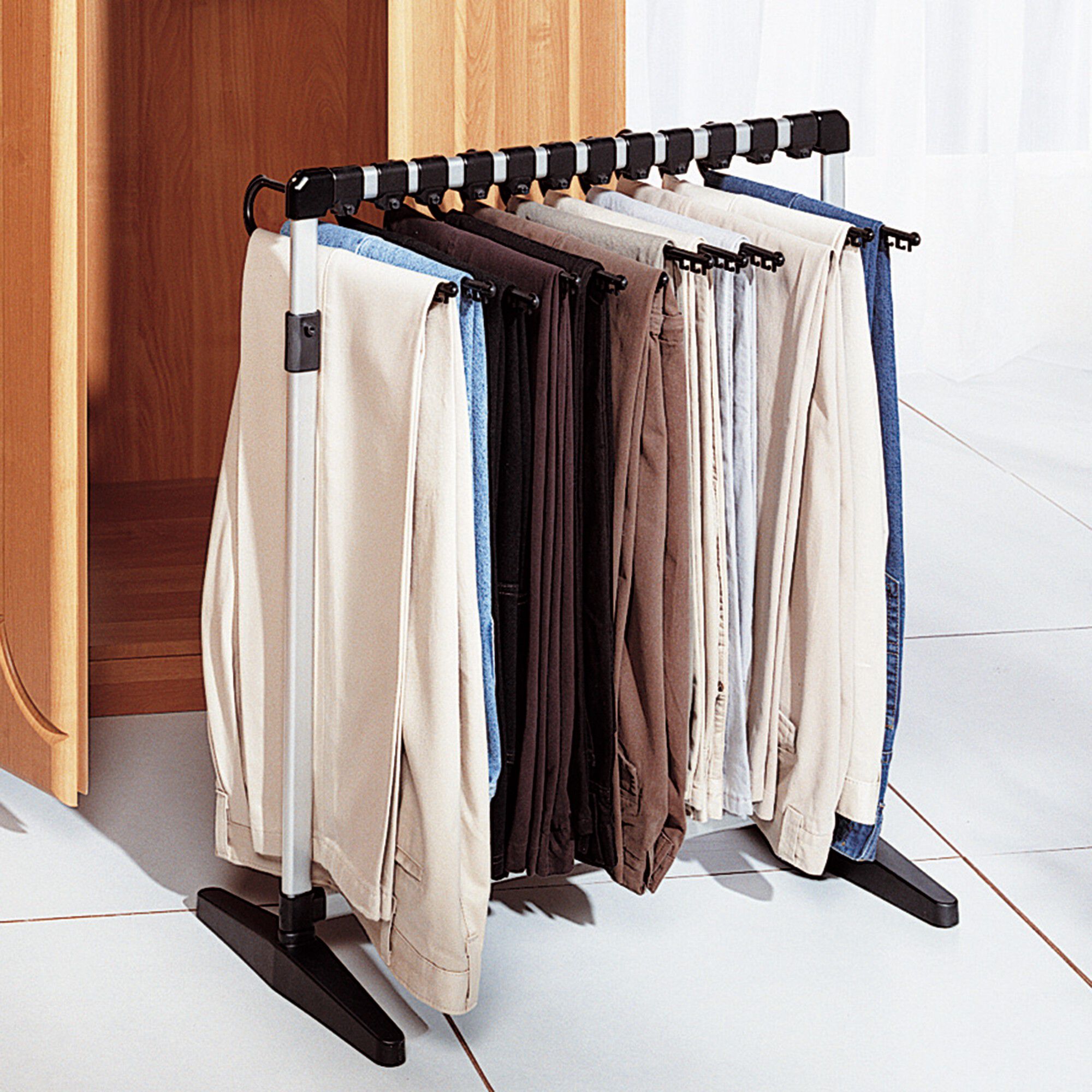 Porte pantalons sur pieds réglable en hauteur