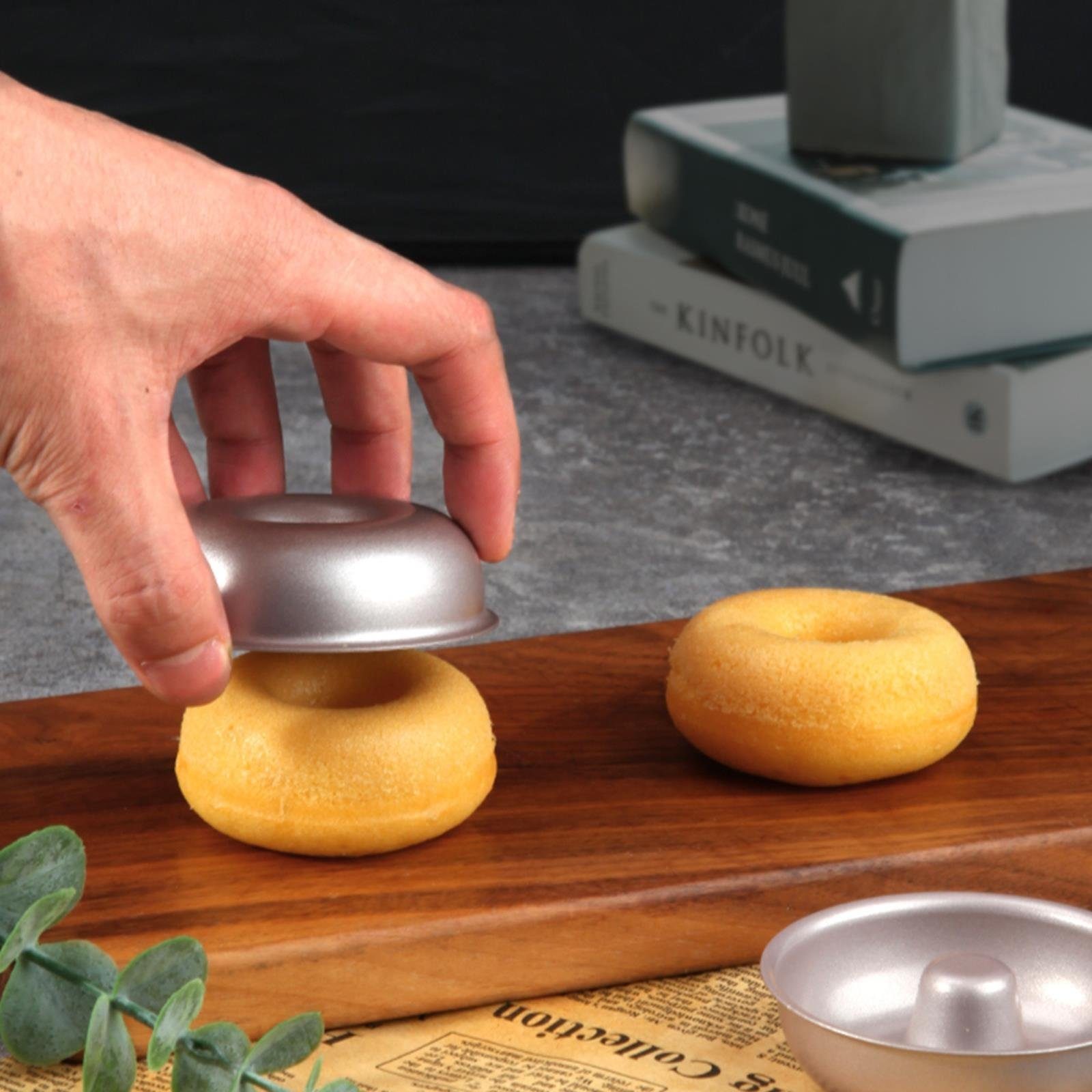 Chefmade Donutform Donutblech, antihaft- & silikonbeschichtet, champagnergold, (CHEFMADE, 4er Set Donut Formen, 74x22mm, Champagnergold, antihaft- & silikonbeschichtet, Mini-Kuchen, Muffinform, Törtchen-Form, Partykuchen, Karbonstahl 4-tlg), Donutfor