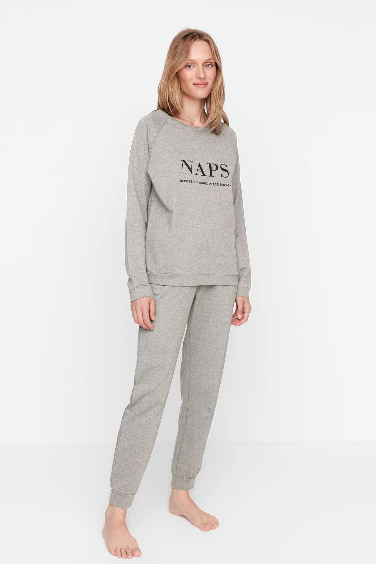 Trendyol Collection  Anthrazitfarbenes Slogan-T-Shirt-Jogger-Strick-Pyjama-Set THMAW21PT0497