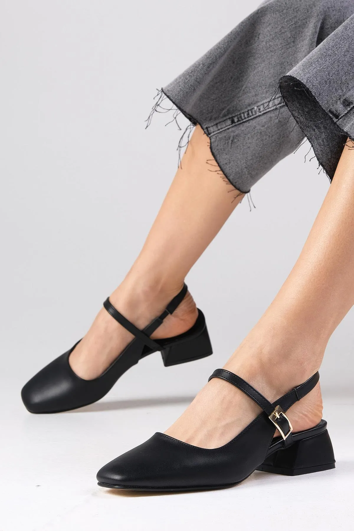 Mio Gusto  Ella Damen-Schuhe mit niedrigem Absatz und offenem Rücken in Schwarz