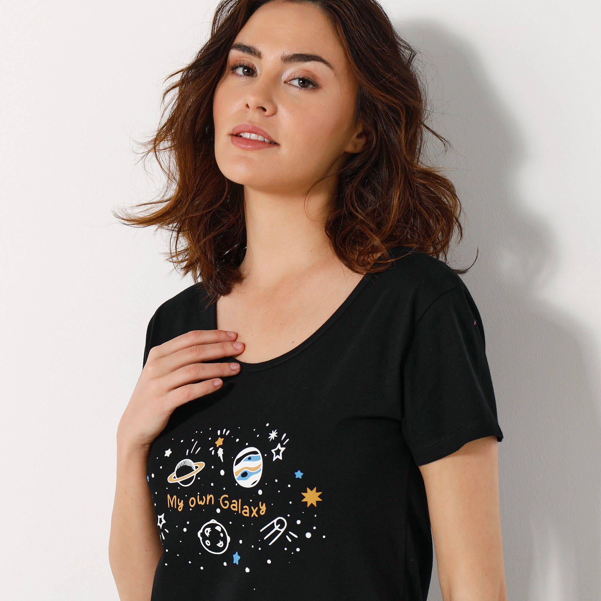 Chemise de nuit longue manches courtes motif «galaxie»