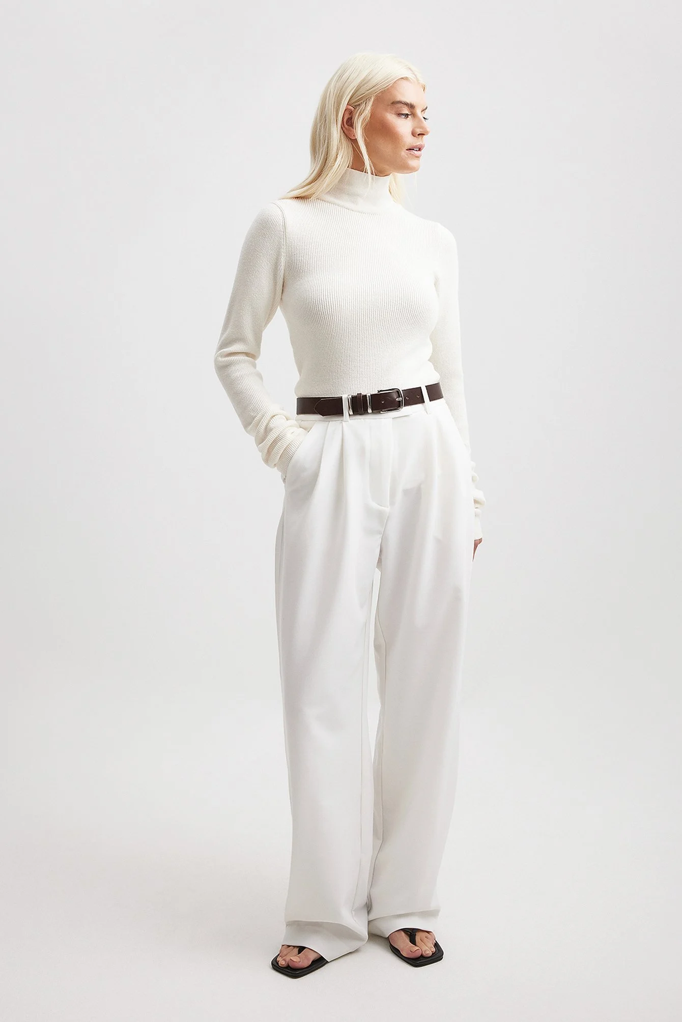 Langärmeliger Rollkragenpullover mit Rippenstrick