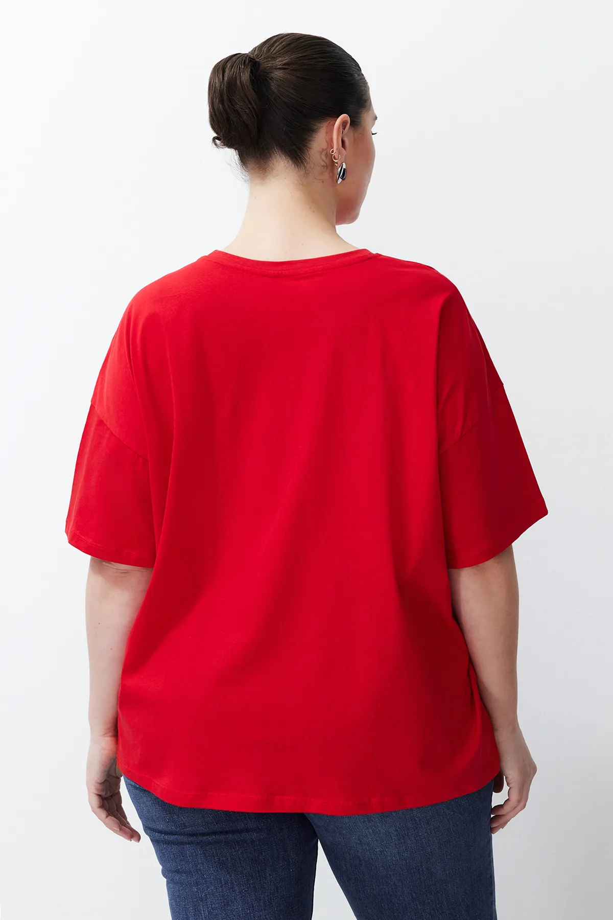 Trendyol Curve  Rotes Oversize-Strick-T-Shirt mit Slogan-Print TBBSS24BF00018