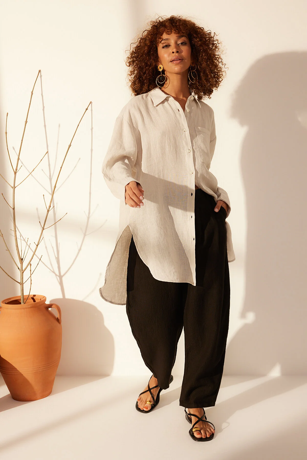 Trendyol Collection  Graues Oversize-Hemd aus 100 % Leinen TWOSS24GO00118