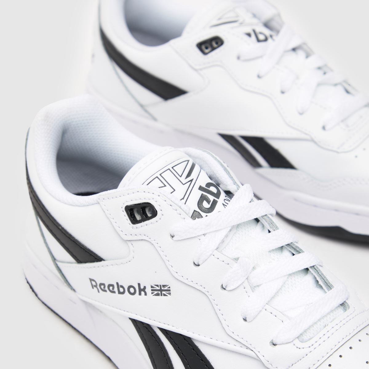 Reebok BB 4000 II edzőcipő fehér és fekete színben