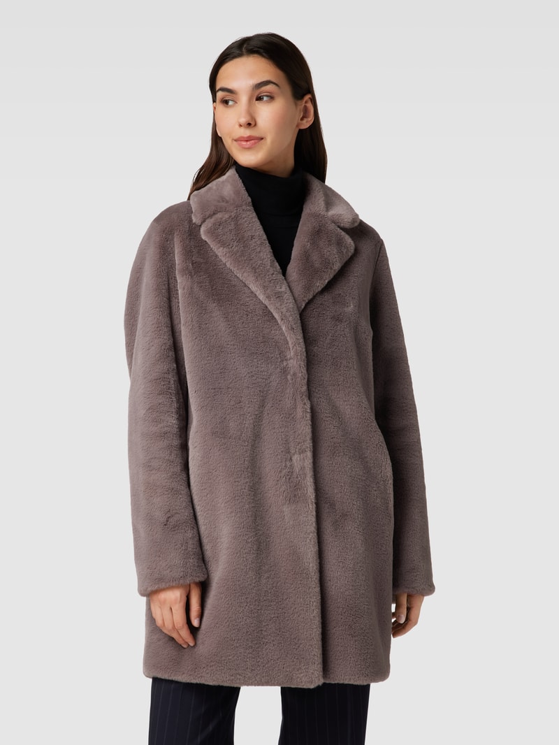 Mantel aus Teddyfell in taupe