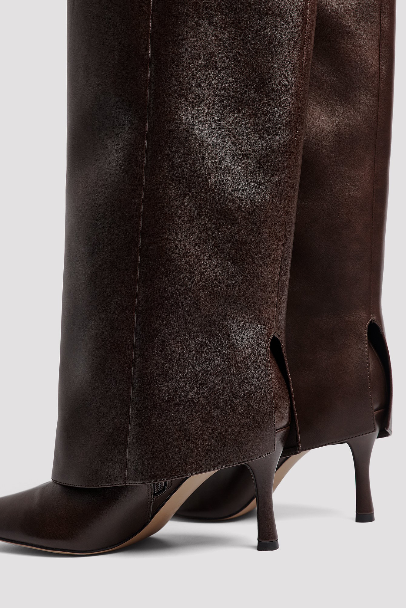 Kniehohe Stiletto-Stiefel mit Lageneffekt