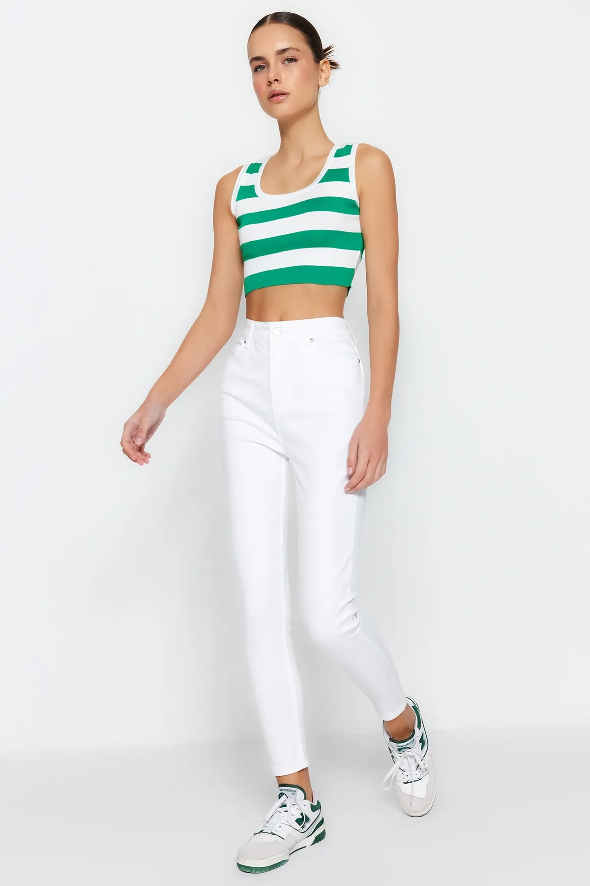 Trendyol Collection  Weiße Skinny-Jeans mit superhoher Taille TWOSS23JE00202