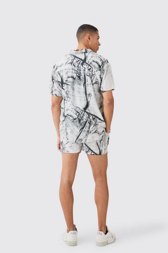 Oversize Viskose Cargo-Hemd und Shorts mit abstraktem Print