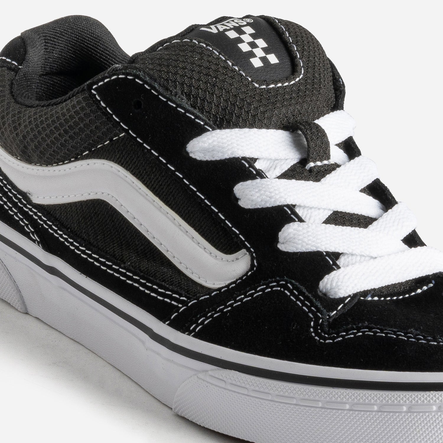 Tennis VANS noire détails mesh