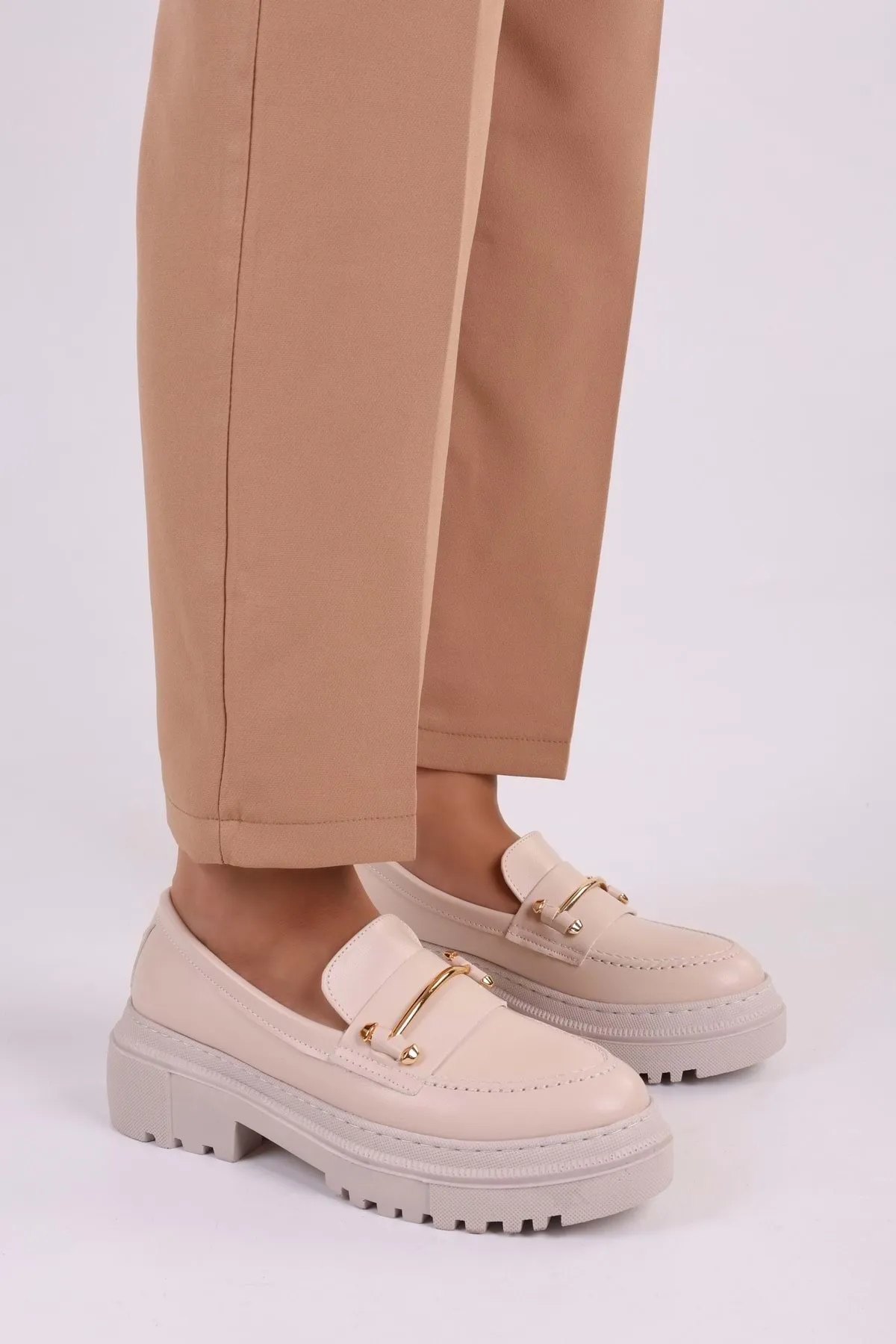 Shoeberry  Damen-Loafer „Luis Beige Skin Daily“ mit dicker Sohle und Schnalle