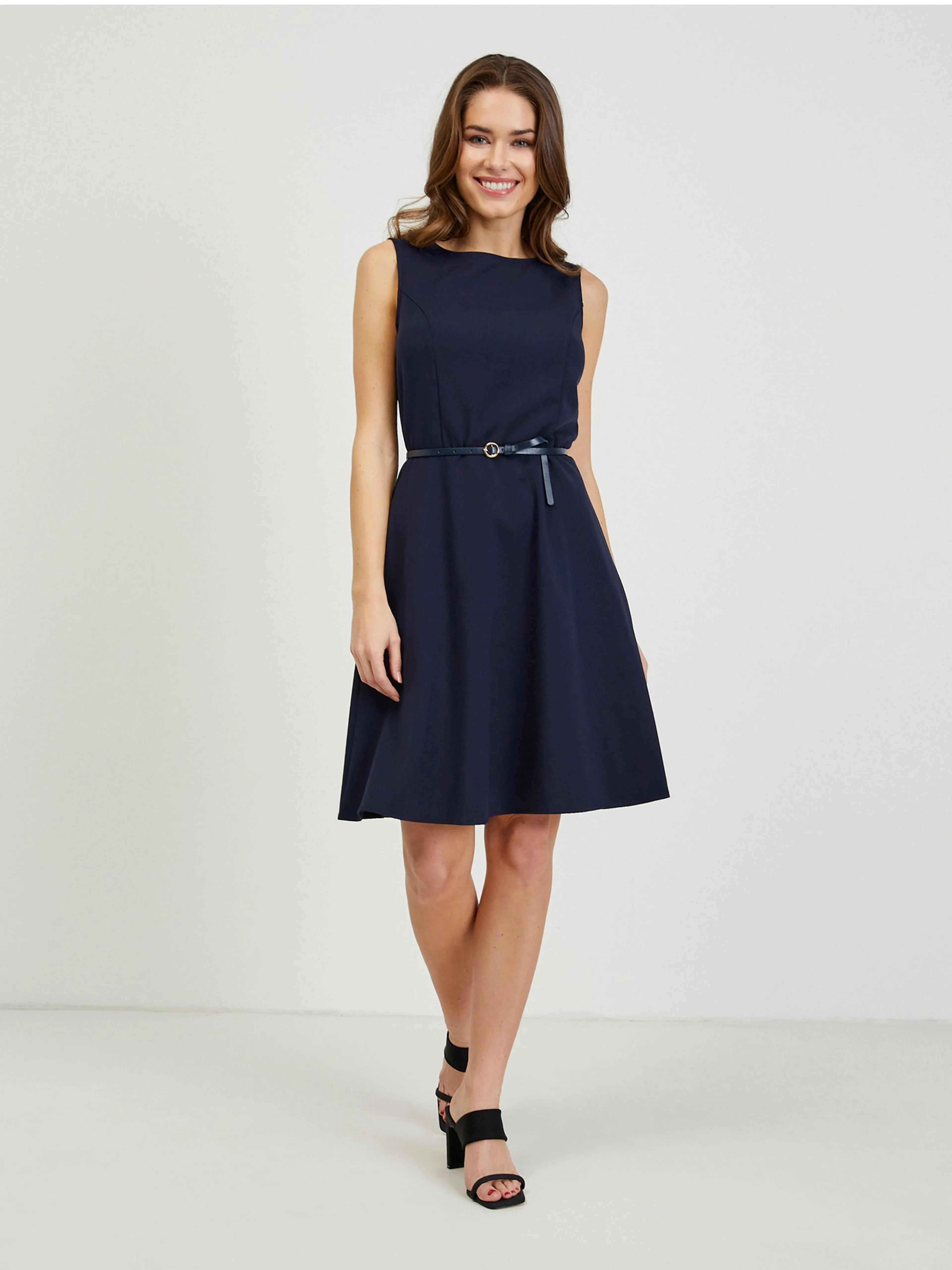 Dunkelblaues Damenkleid mit Gürtel ORSAY