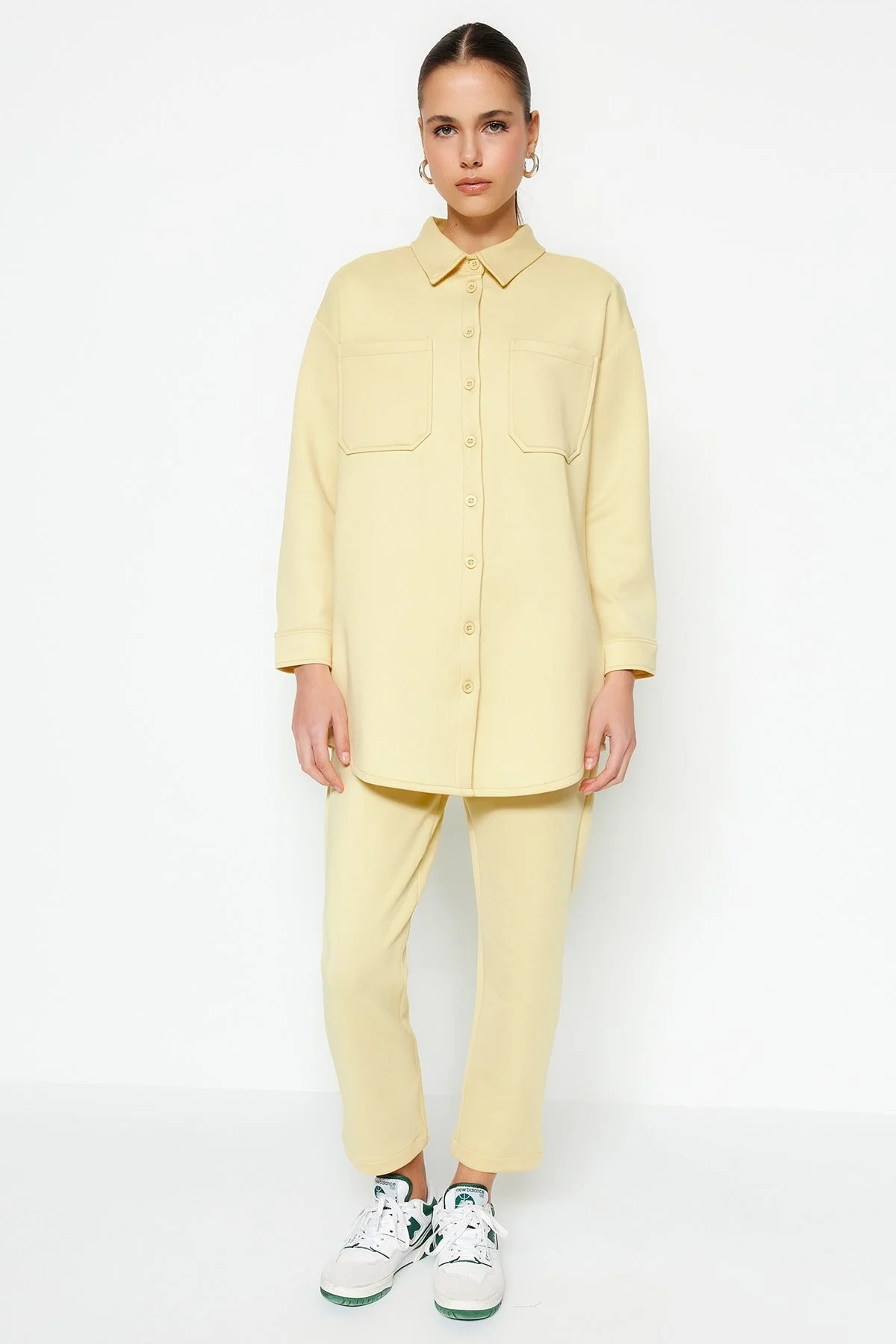 Trendyol Modest  Gelbes Strickset aus Hemd und Hose mit Taschendetail TCTSS23US00011