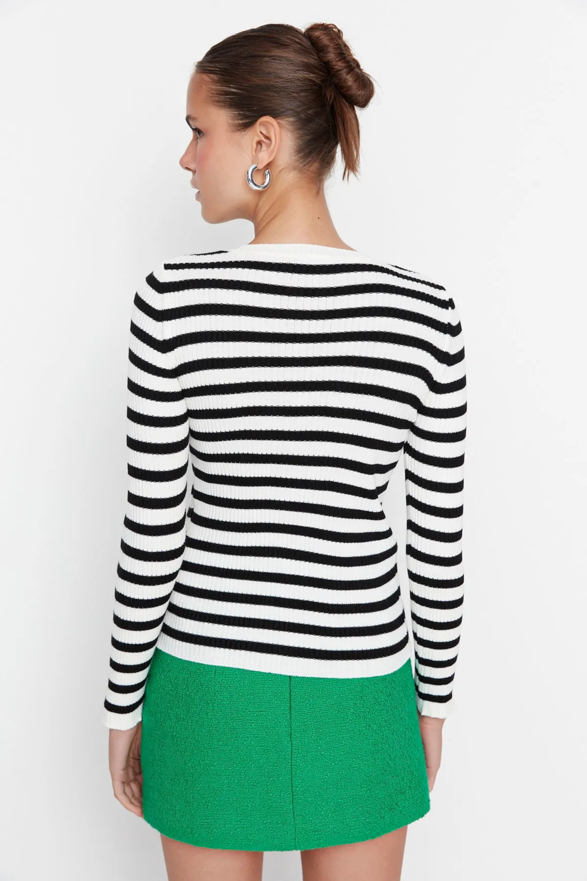 Trendyol Collection  Ecrufarbener Basic-Strickpullover mit Streifen TWOAW21KZ0942