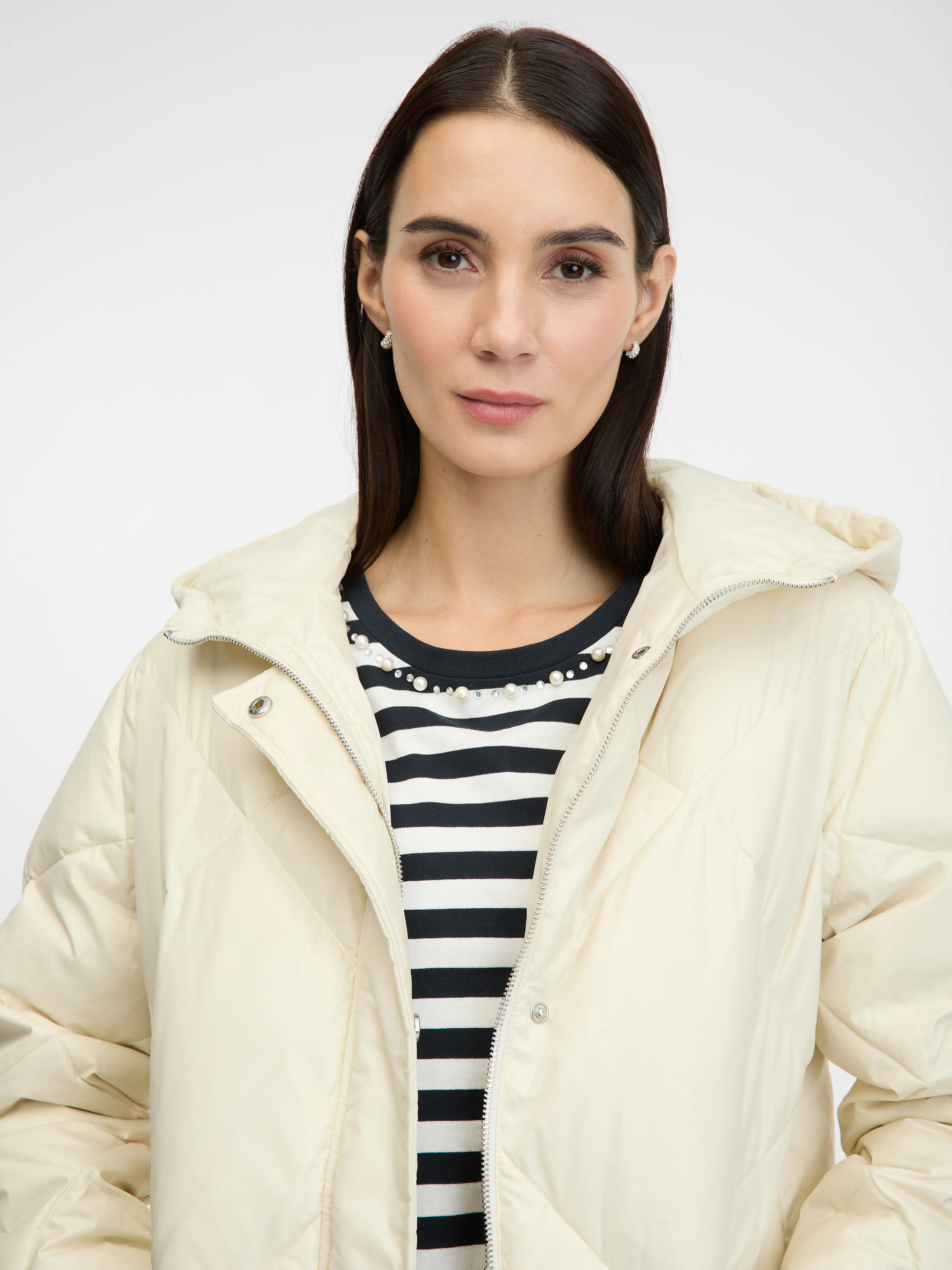 Cremefarbener gesteppter Damen-Daunenmantel ORSAY