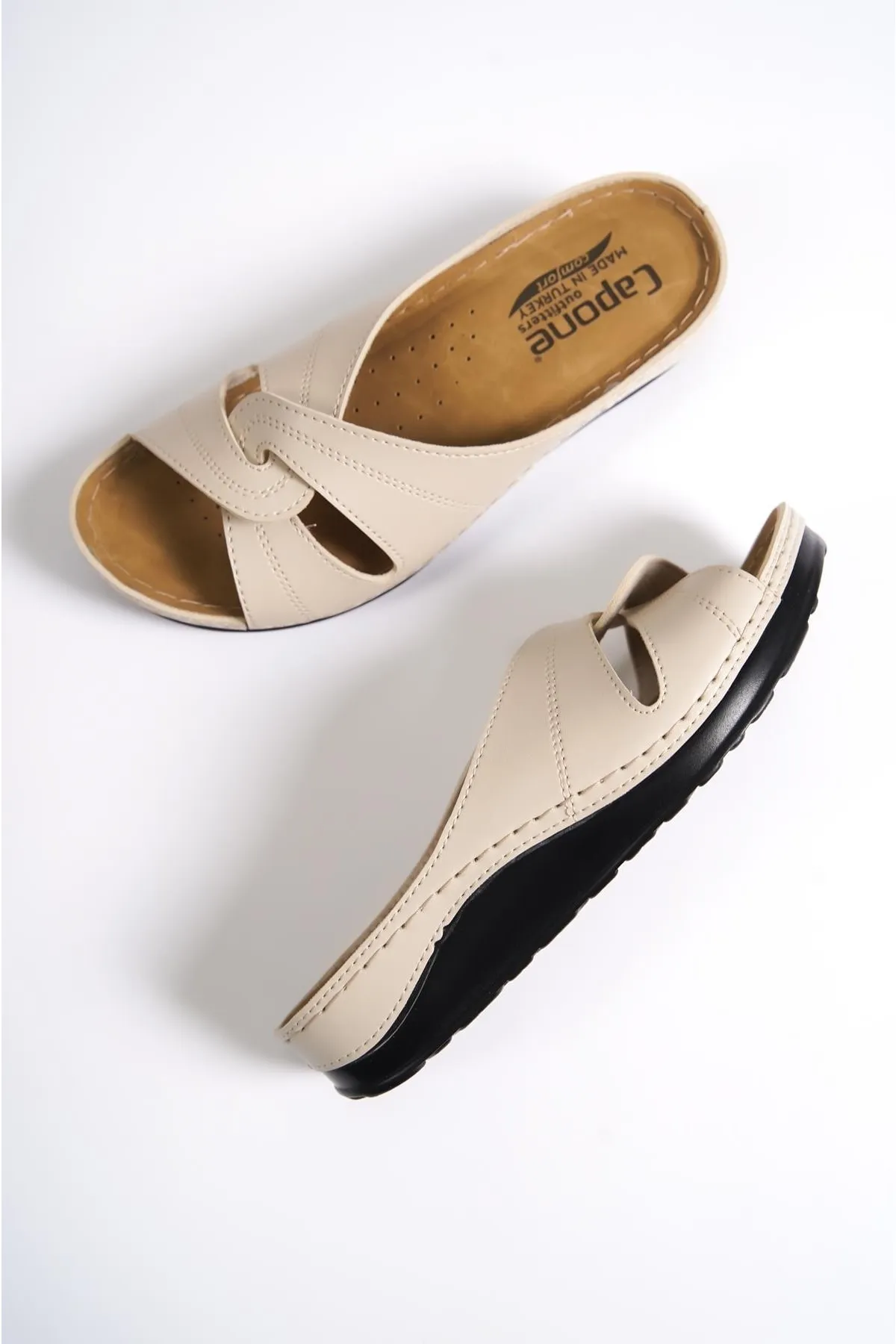 Capone Outfitters  Anatomisch weiche, bequeme Mutterhausschuhe mit Keilabsatz