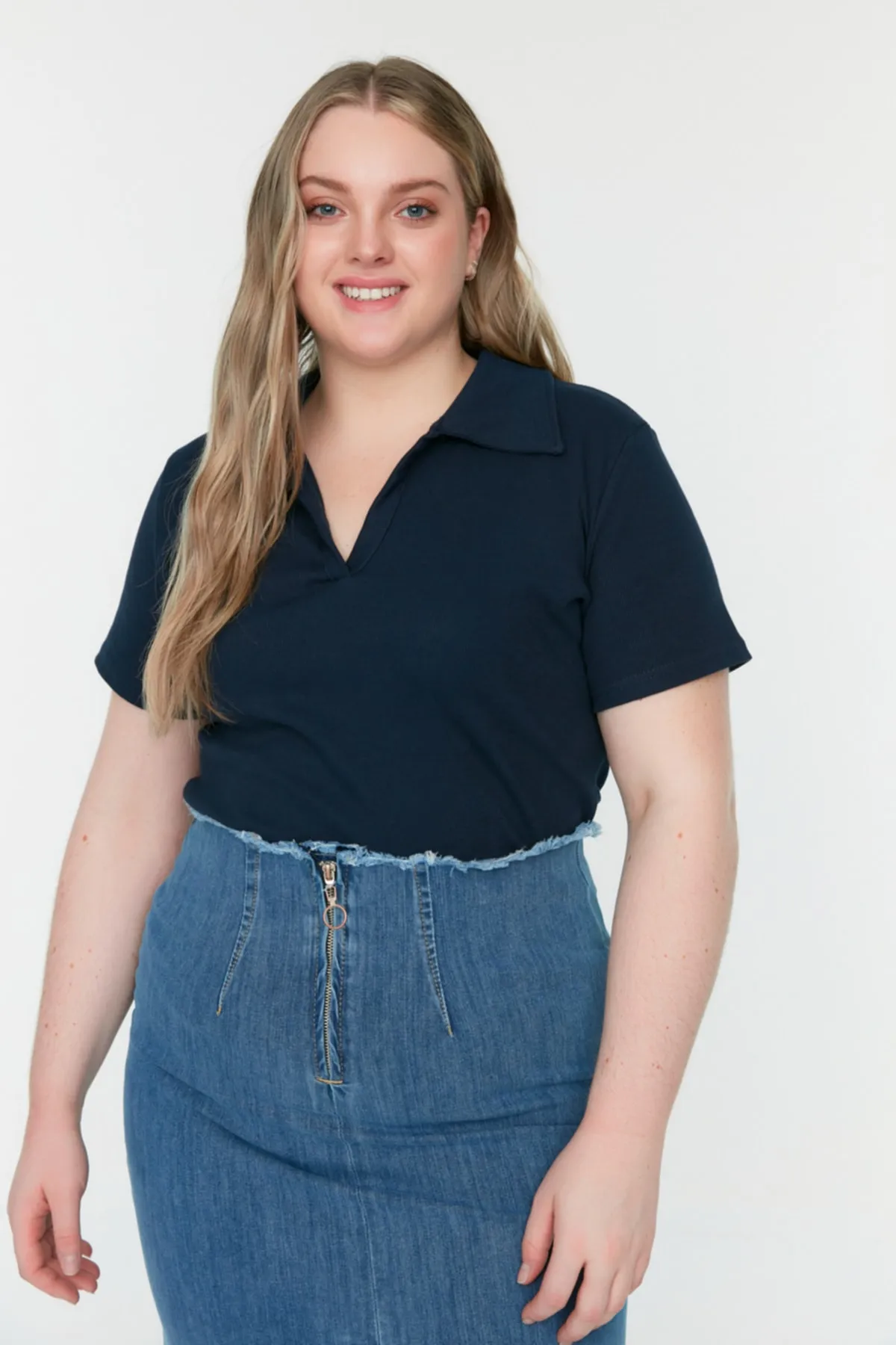 Trendyol Curve  Marineblaue Cord-Strickbluse TBSSS22BZ0750