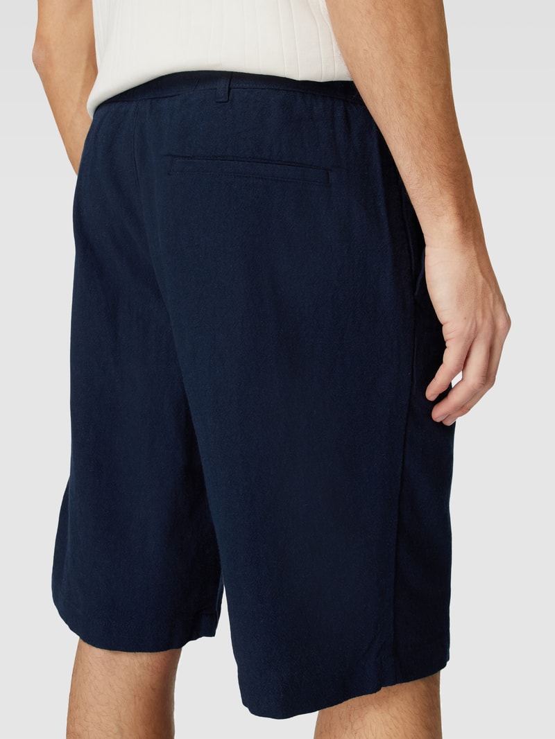Bermudas mit Gesäßtasche in marineblau
