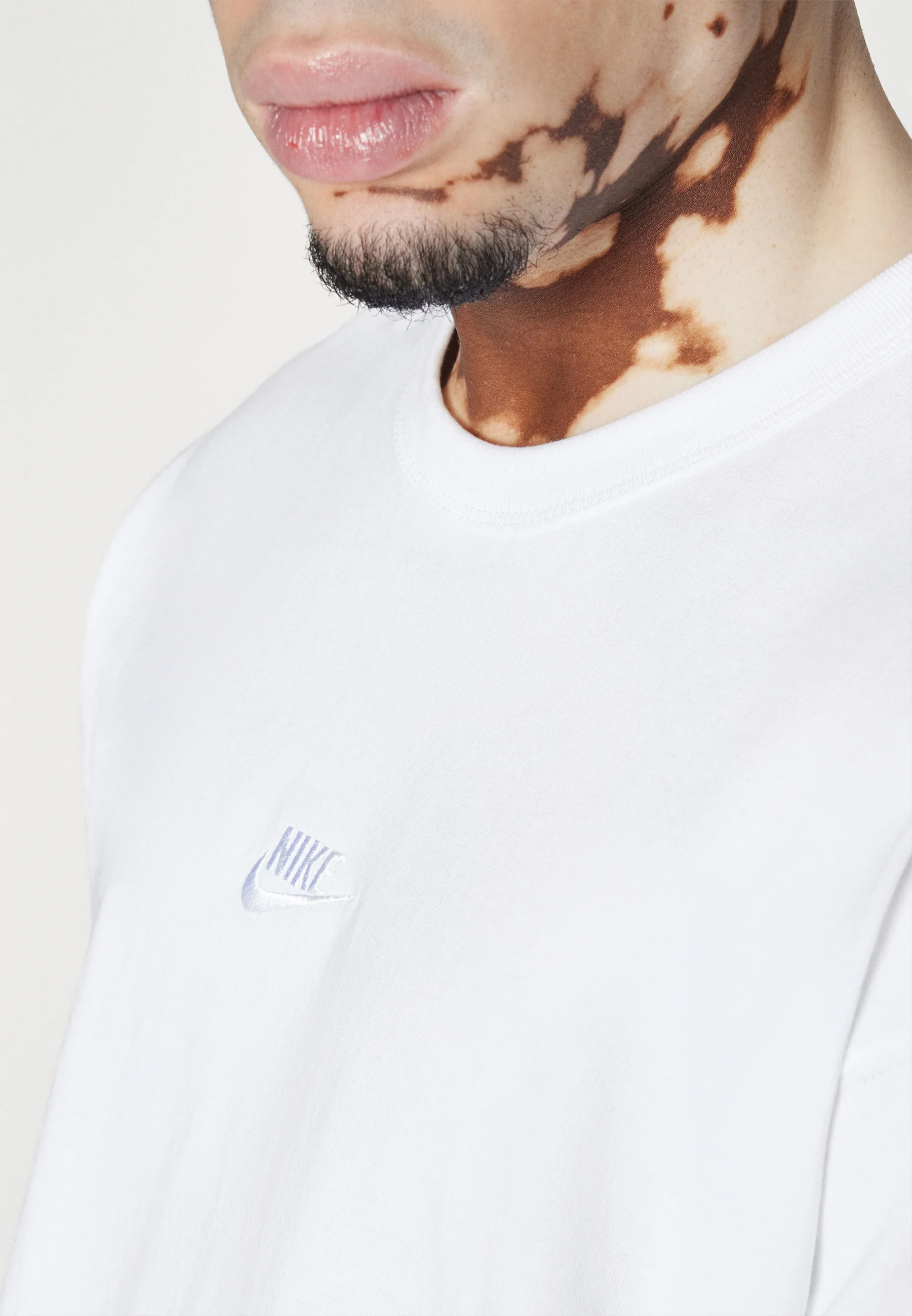 Nike Sportswear ESSNTL SUST - Camiseta básica