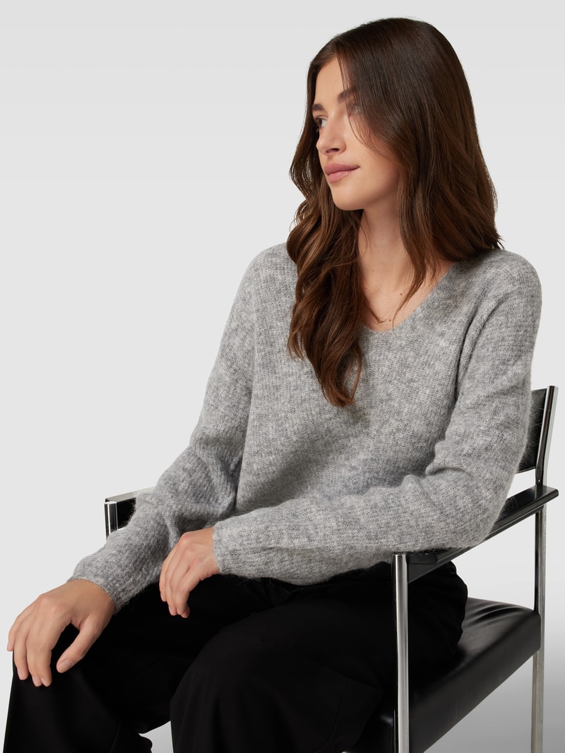 Strickpullover mit V-Ausschnitt Modell 'THORA' in hellgrau meliert