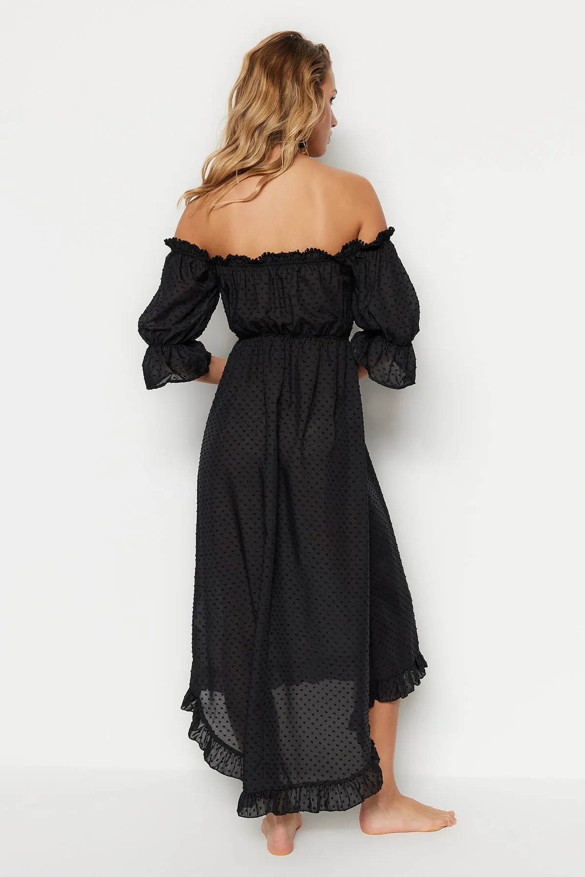 Trendyol Collection  Schwarzes Strandkleid mit Carmenkragen TBESS19BB0101