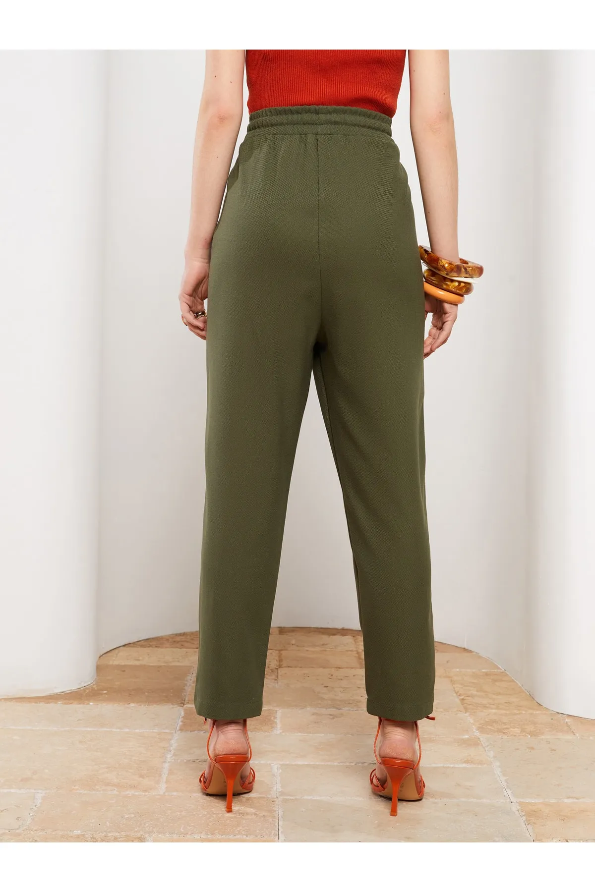 LC Waikiki  Damenhose mit hoher Taille, elastisch, bequeme Passform, gerade Tasche, detailliert