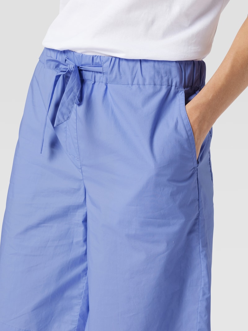 Bermudas mit seitlichen Eingrifftaschen in violett
