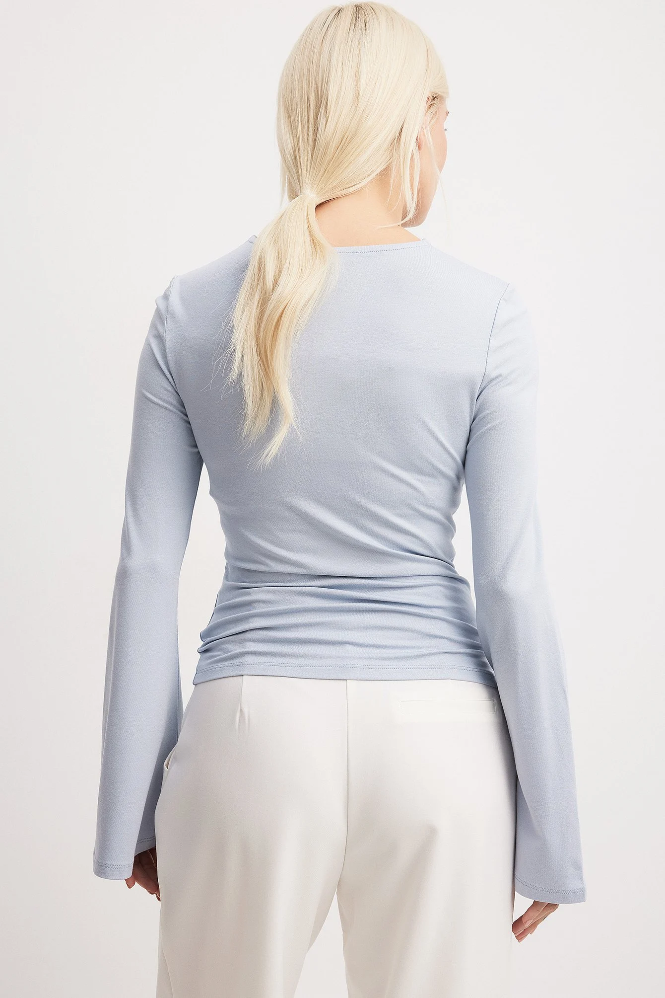 Soft Line Twist Top