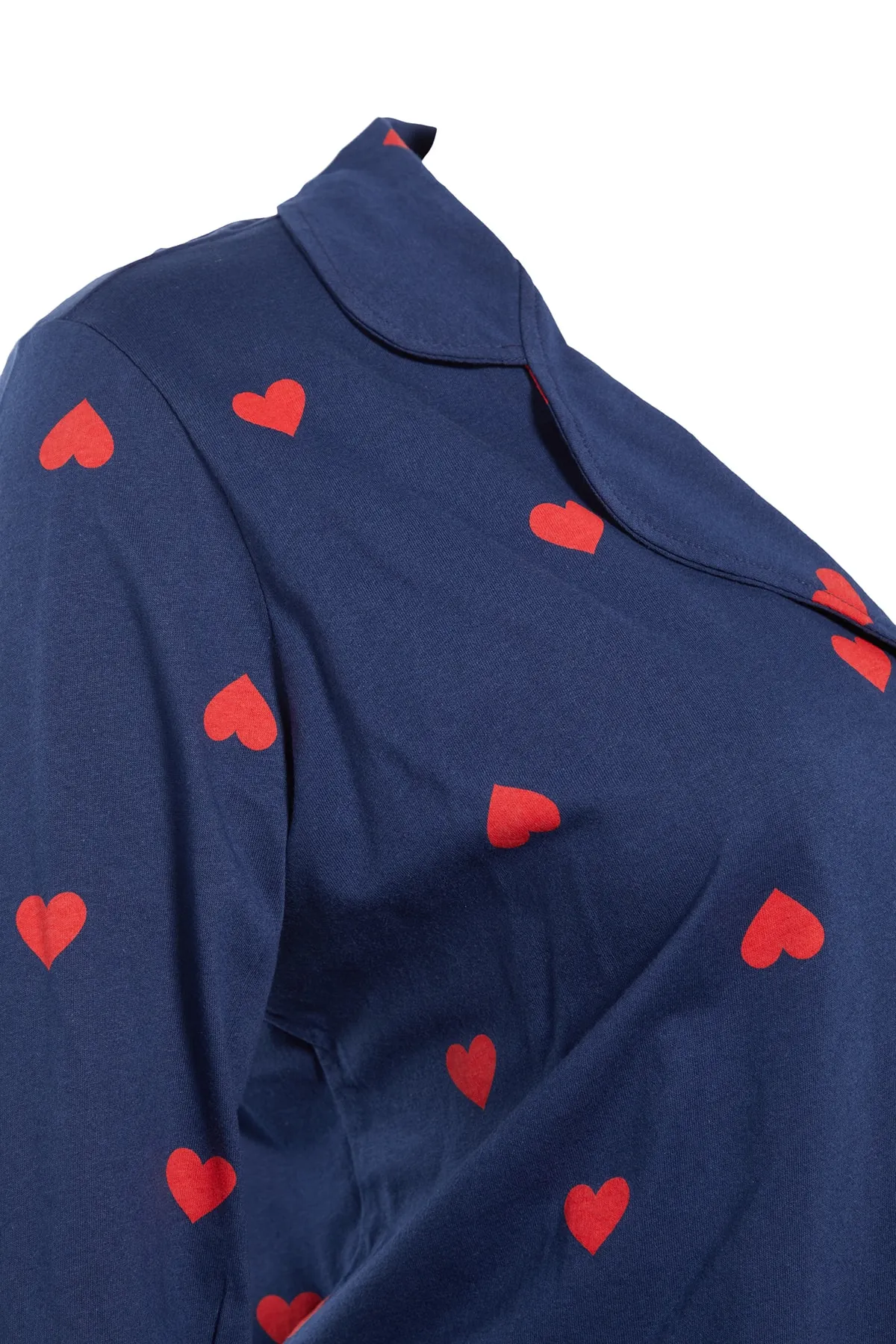 Trendyol Curve  Marineblaues Strick-Pyjama-Set mit Hemdkragen und Herzmuster TBBAW23AI00019