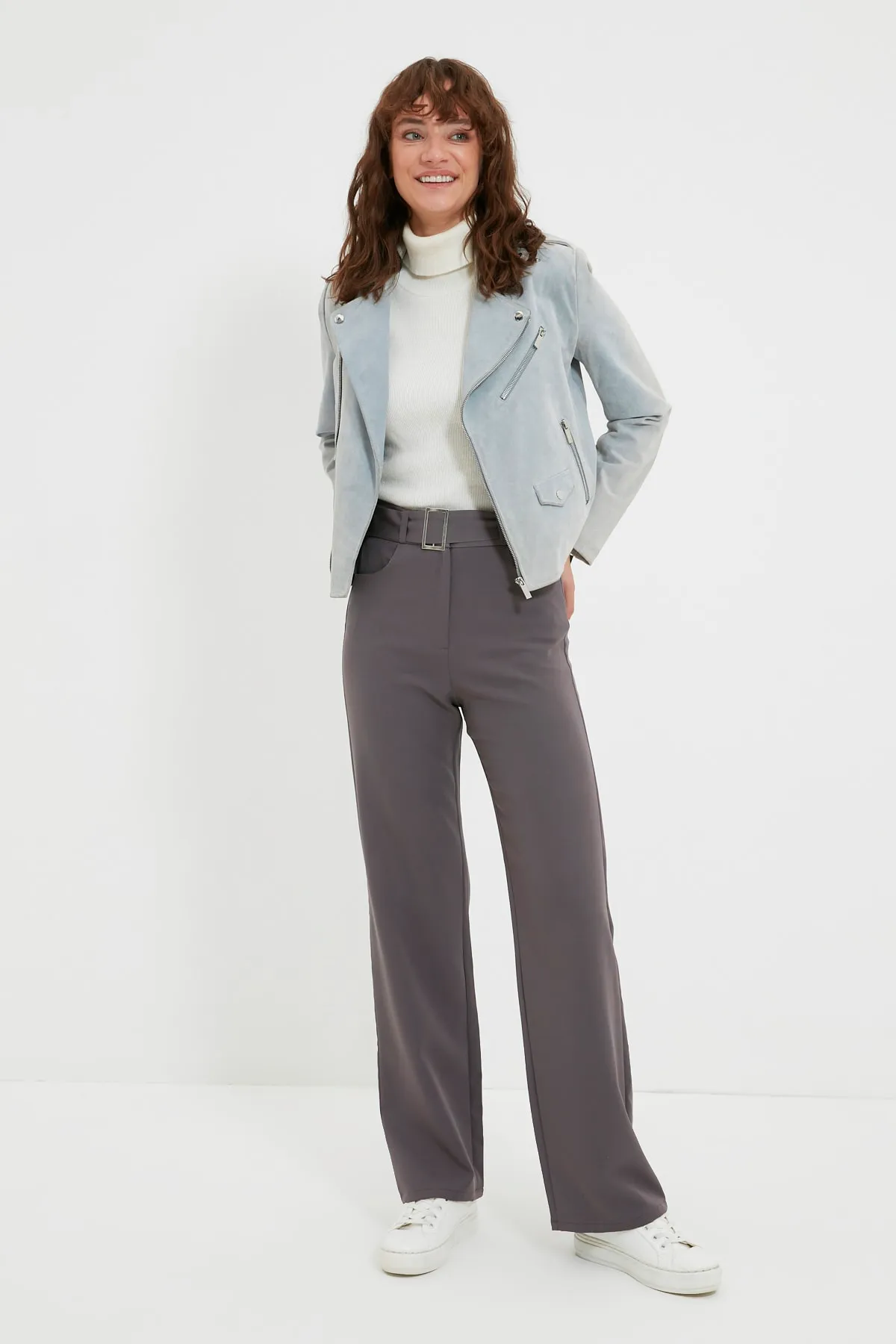Trendyol Collection  Anthrazitfarbene, gerade geschnittene Webhose mit Gürtel TWOSS21PL0104