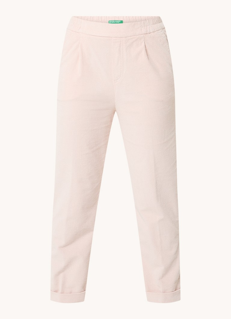 Pantaloni mulați din catifea reiată, cu talie înaltă și croială scurtă pe picior, de la Benetton.