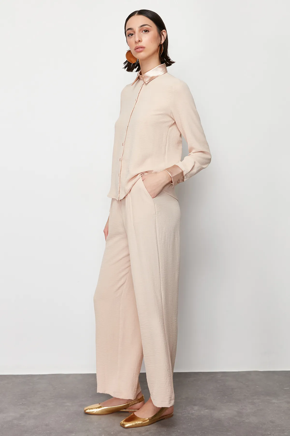 Trendyol Modest  Nerz Satin Detailliert Gewebtes Aerobin Hemd Hosen Unterteil Top Set TCTSS24US00049
