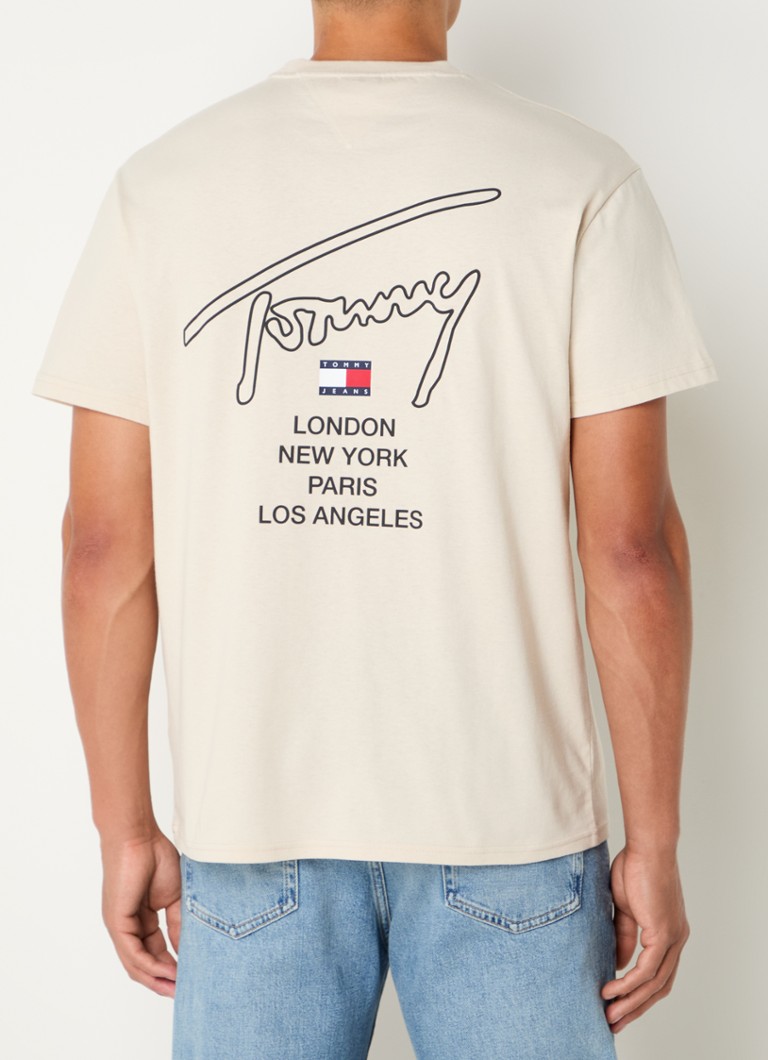 Tricou Tommy Hilfiger cu logo și imprimeu pe spate.