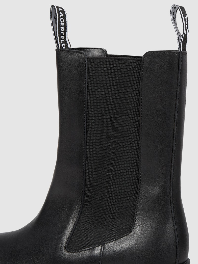 Chelsea Boots aus Leder in schwarz