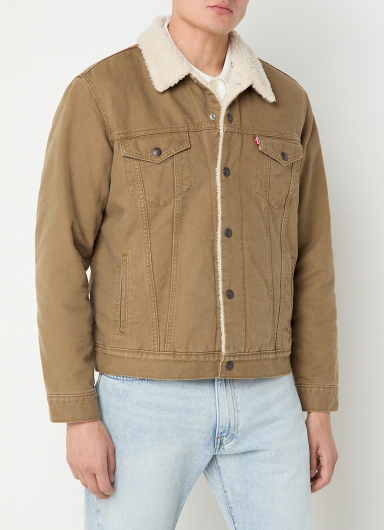 Jachetă din denim Levi's type 3 cu căptușeală din sherpa și fleece.