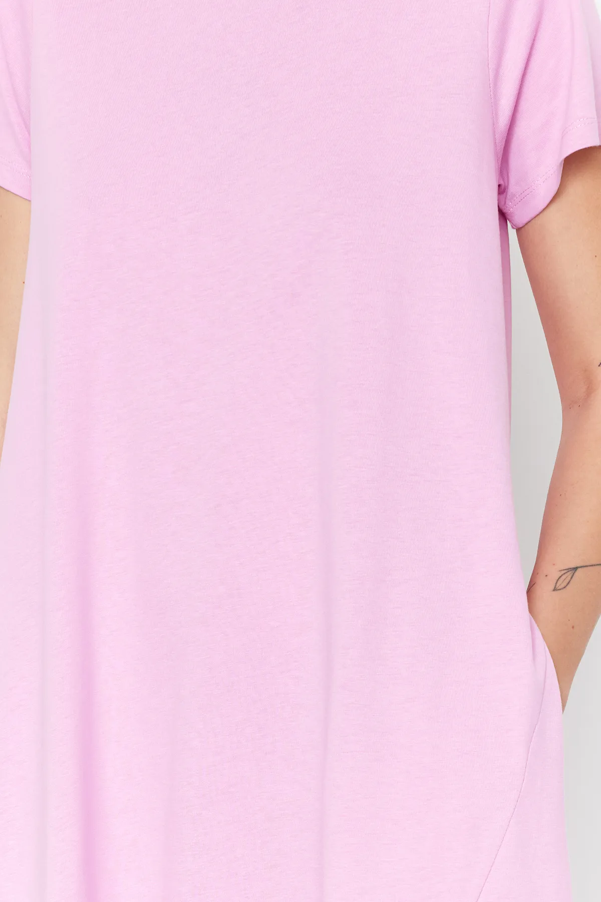 Trendyol Collection  Rosa A-Linien-Kleid mit Rundhalsausschnitt und flacher Tasche TWOSS24EL00169