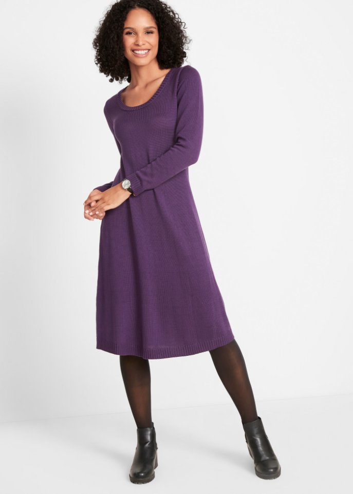 Knieumspielendes Strickkleid in ausgestellter Form