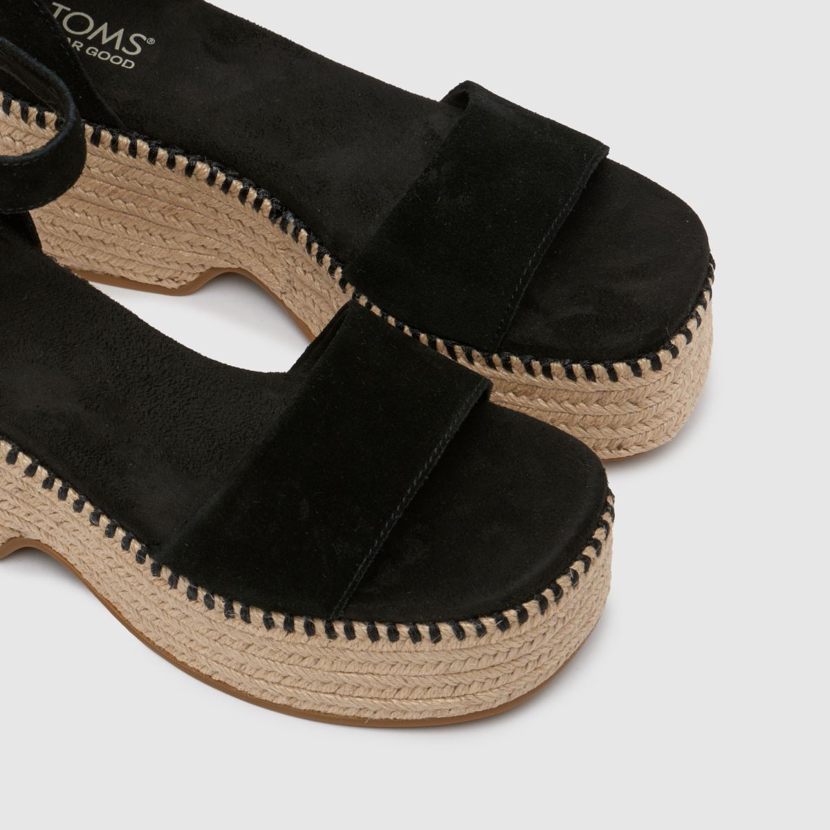 TOMS – Laila – Svarta sandaler med kilklack