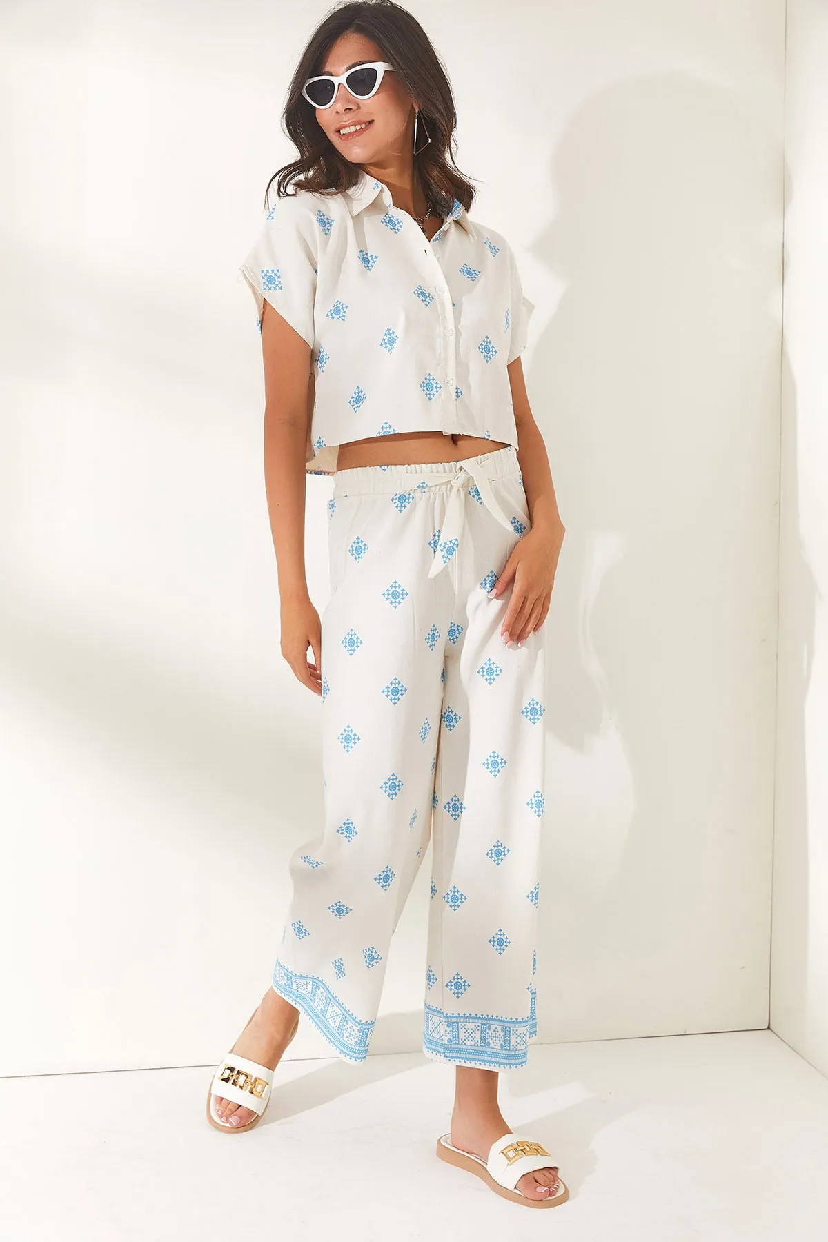 Olalook  Blaues Damen-Set aus Oberteil, Hemd und Hose aus Leinenmischung TKM-19000202