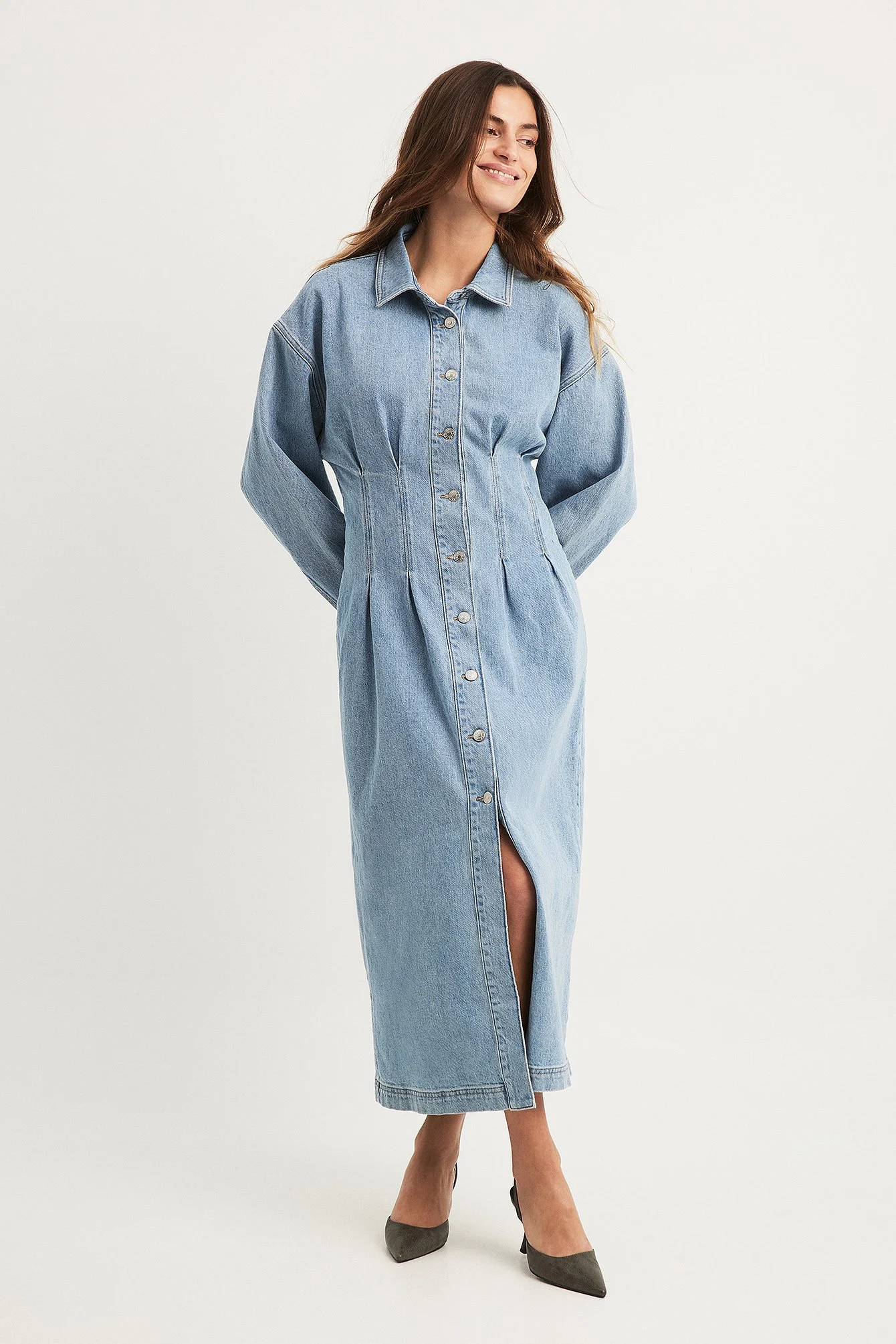 Kleid mit markanter Taille
