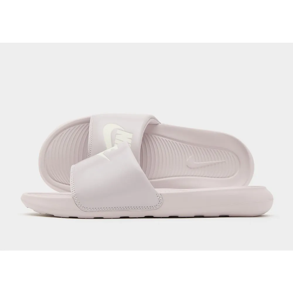 Nike Victori One CN9677-008 / lila