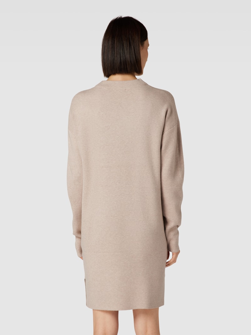 Knielanges Strickkleid mit Rundhalsausschnitt in beige meliert