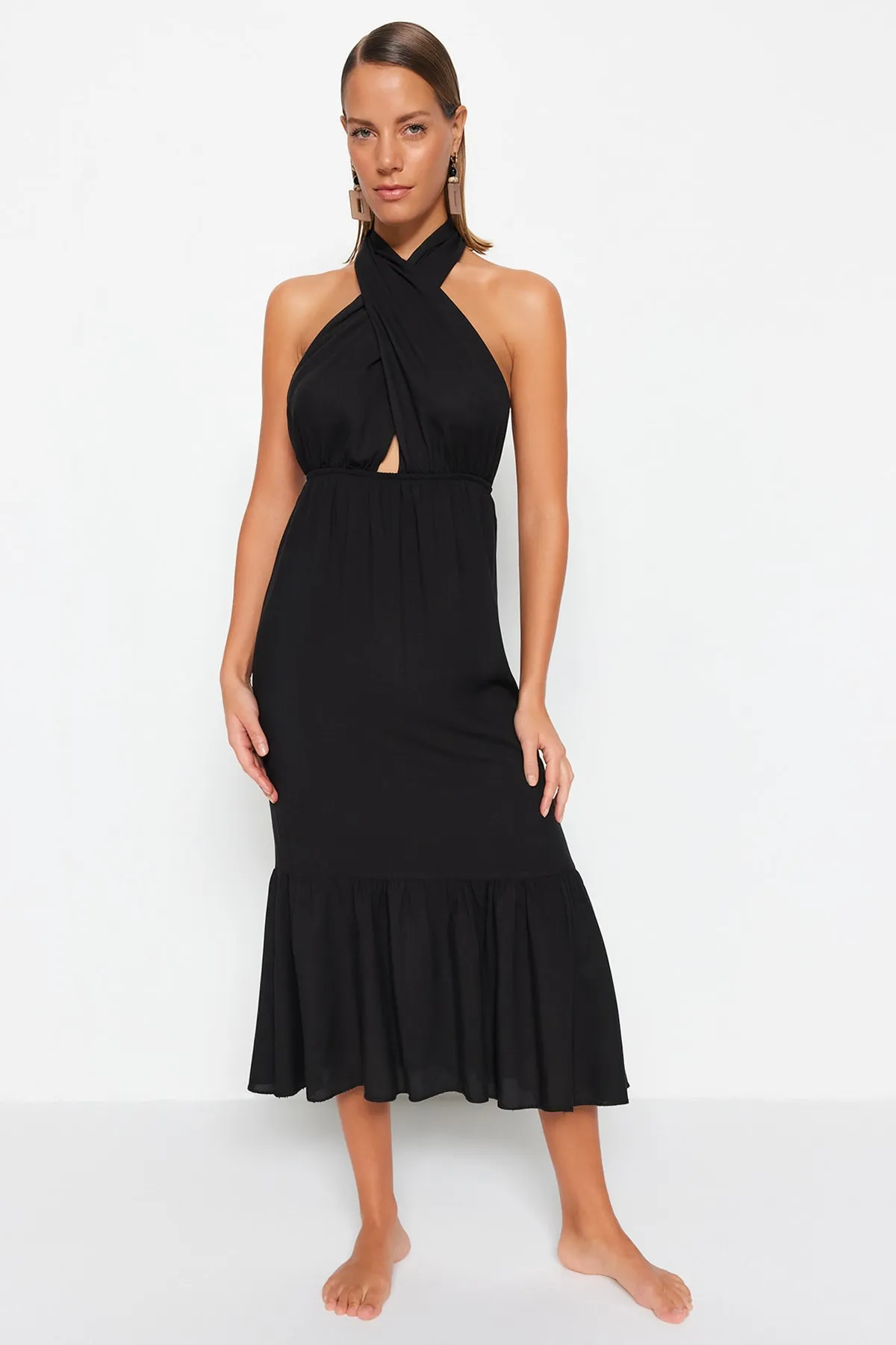 Trendyol Collection  Schwarzes Midi-Strandkleid aus gewebtem Kreuzband TBESS23EL00087