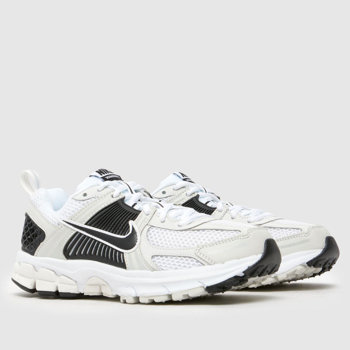 Nike vita och svarta Vomero 5 Youth-träningsskor