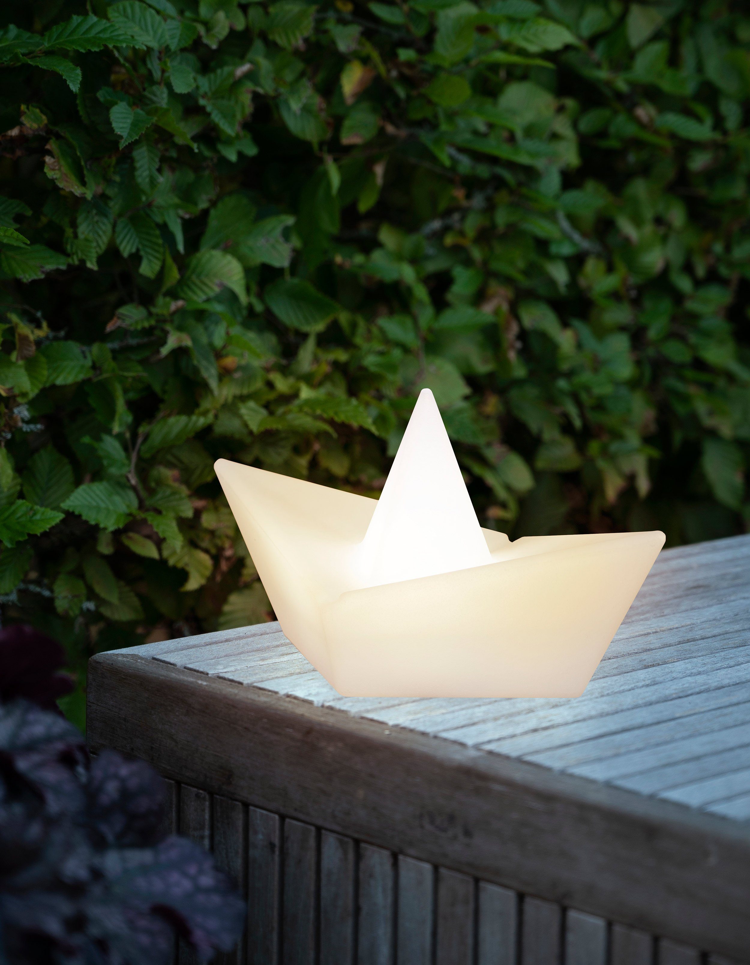 IC Gardenstyle LED Solarleuchte LED Solar Schwimmleuchte Schiffchen im Origami-Stil, LED fest integriert, RGBW (warm-weiß und bunt mit automatischen Farbwechsel), RGBW (warm-weiß und bunt), schwimmfähig, Dämmerungssensor, IP65, inkl. Erdspieß