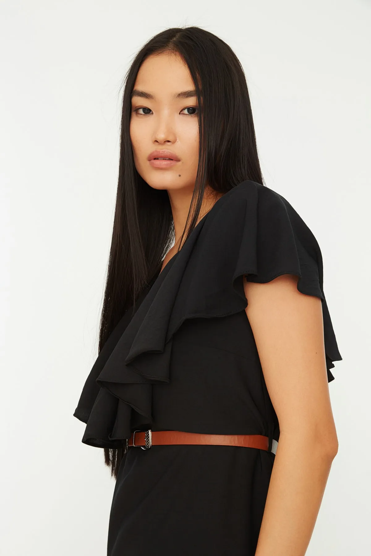 Trendyol Collection  Schwarzes gewebtes Kleid mit Gürtel TWOSS21EL0921