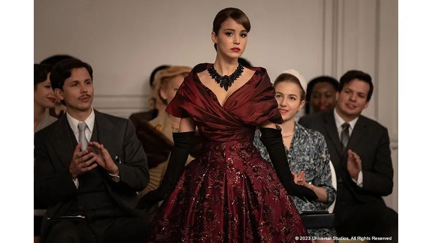 Mrs. Harris und ein Kleid von Dior