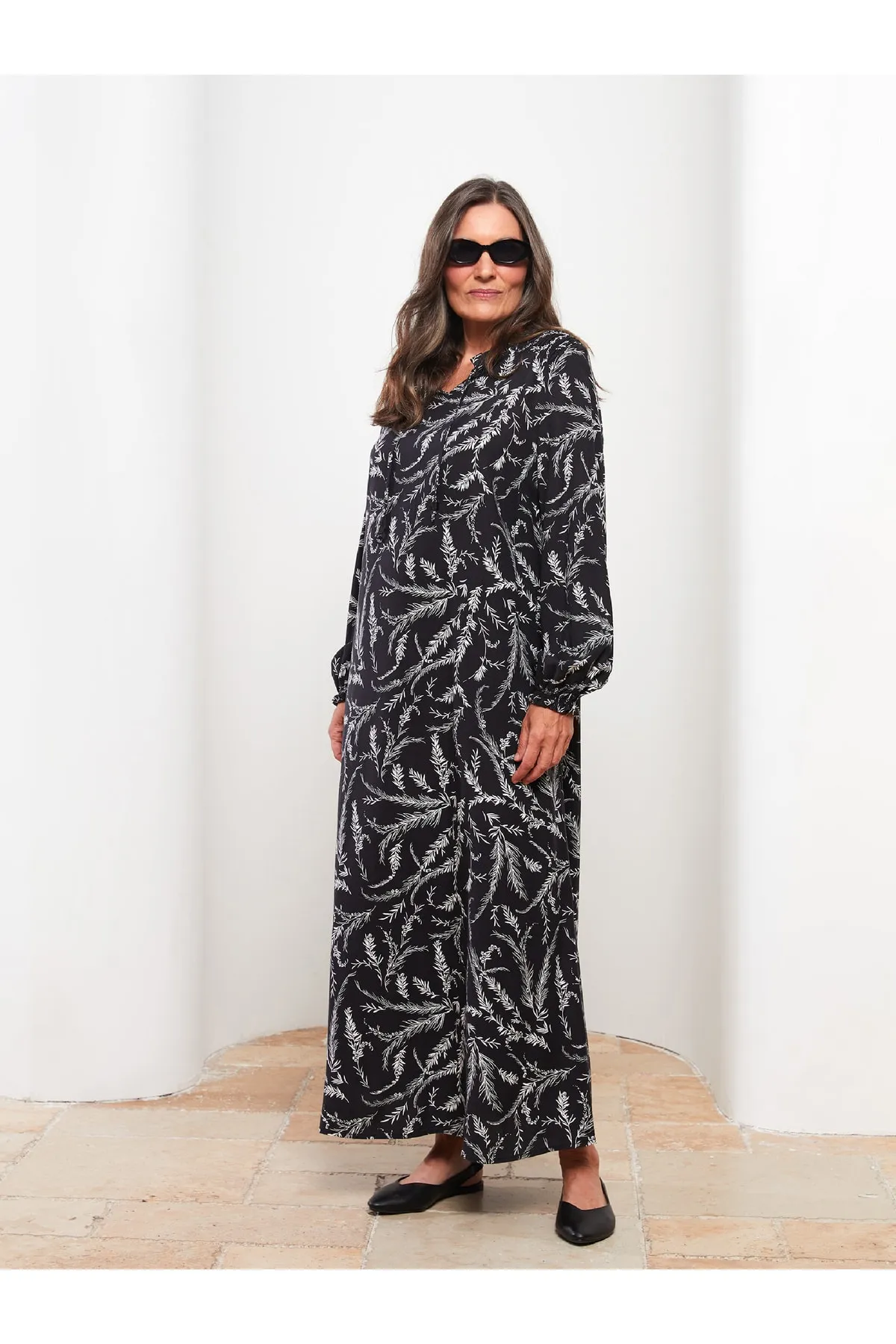 LC Waikiki  Gemustertes, langärmliges Damenkleid aus Viskose mit Bindekragen